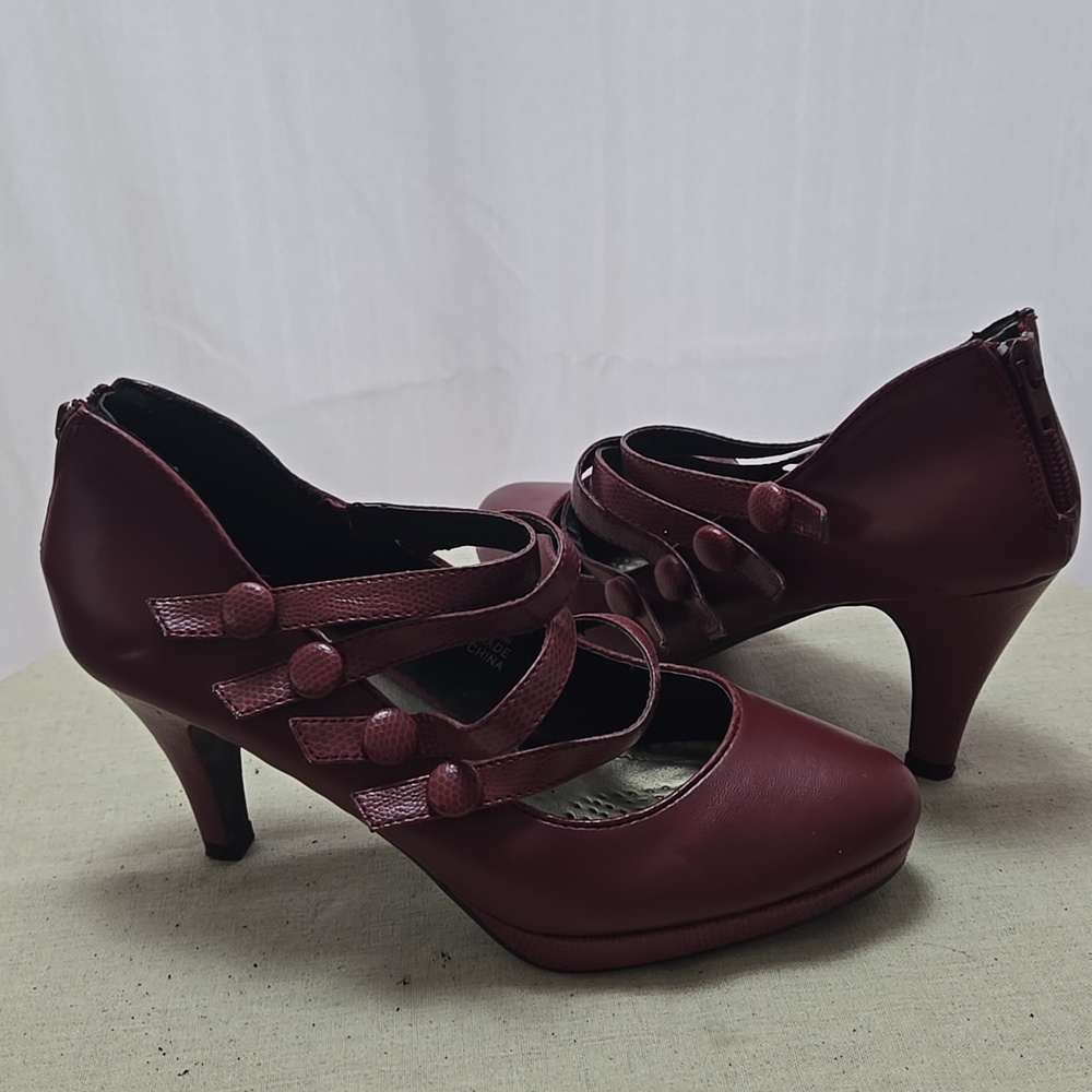 Red 3 inch heels comfortview,size 8,zippered back .